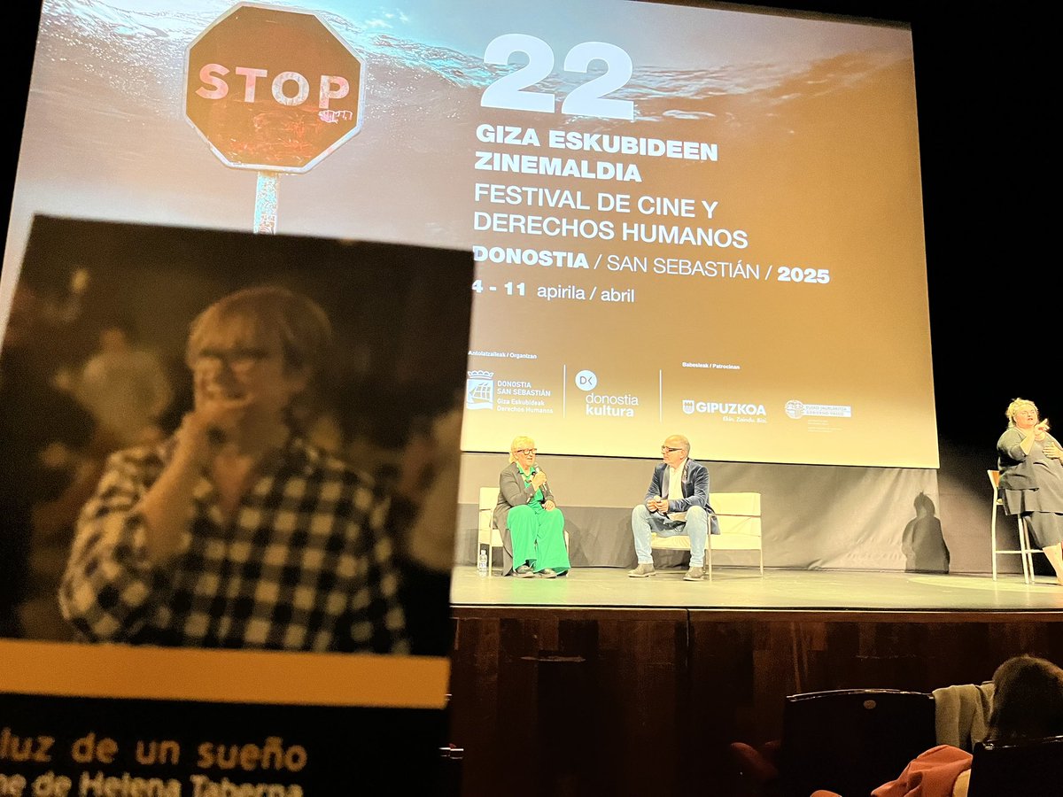 Nahiz eta ez dudan aurten ia ezer jarri, atzo bukatu zen beste behin <a href="/GizaZinemaldia/">GizaEskubideenZinema</a>-ren edizioa (22.a).
Eta esan genezake <a href="/HelenaTaberna/">Helena Taberna</a>-ren eguna izan zela. Lehenik “Varados” ikusi genuen berriz, gero Jon Martijarekin solasaldi polita izan zuen Helenak,
👇🏻