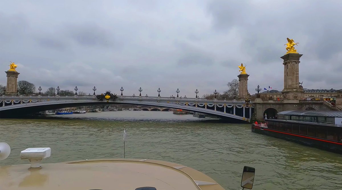 Hodhodparis's tweet photo. رحلة في قارب على نهر السين، هكذا تبدو #باريس في يوم غائم.
الصورة الأولى من داخل القارب
الصورة الثانية الأكاديمية الفرنسية (للغة الفرنسية)
الصورة الثالثة جسر الأسكندر الثالث
الصورة الرابعة كنيسة نورتردام https://t.co/TnwrtHE3zF