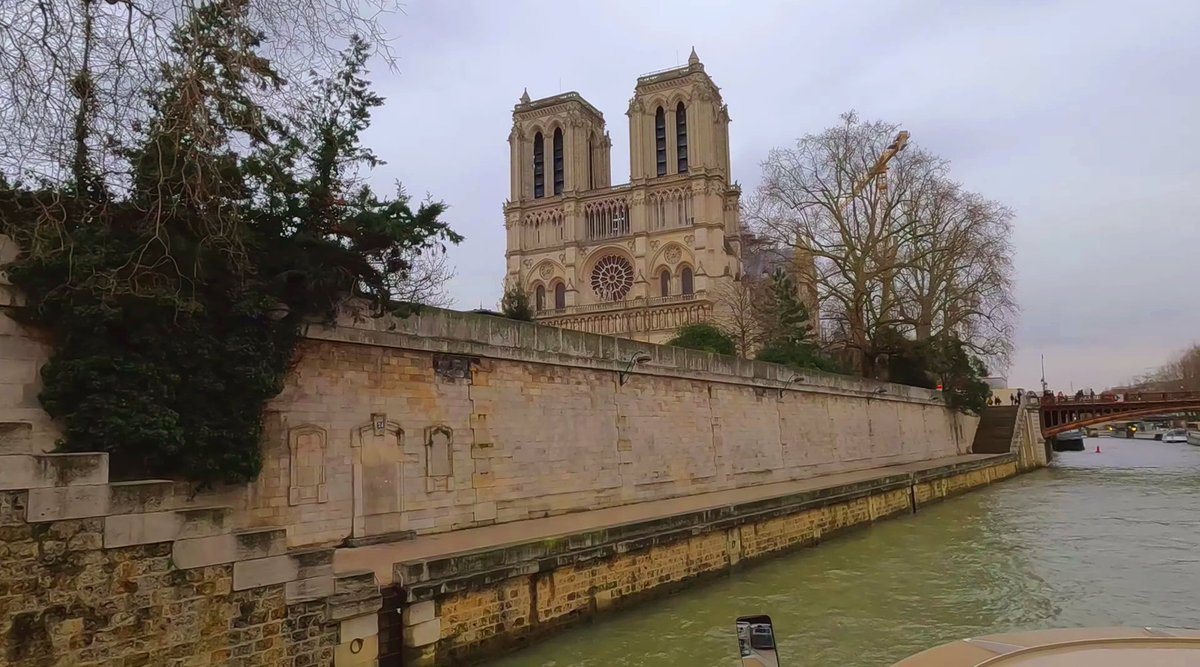 Hodhodparis's tweet photo. رحلة في قارب على نهر السين، هكذا تبدو #باريس في يوم غائم.
الصورة الأولى من داخل القارب
الصورة الثانية الأكاديمية الفرنسية (للغة الفرنسية)
الصورة الثالثة جسر الأسكندر الثالث
الصورة الرابعة كنيسة نورتردام https://t.co/TnwrtHE3zF