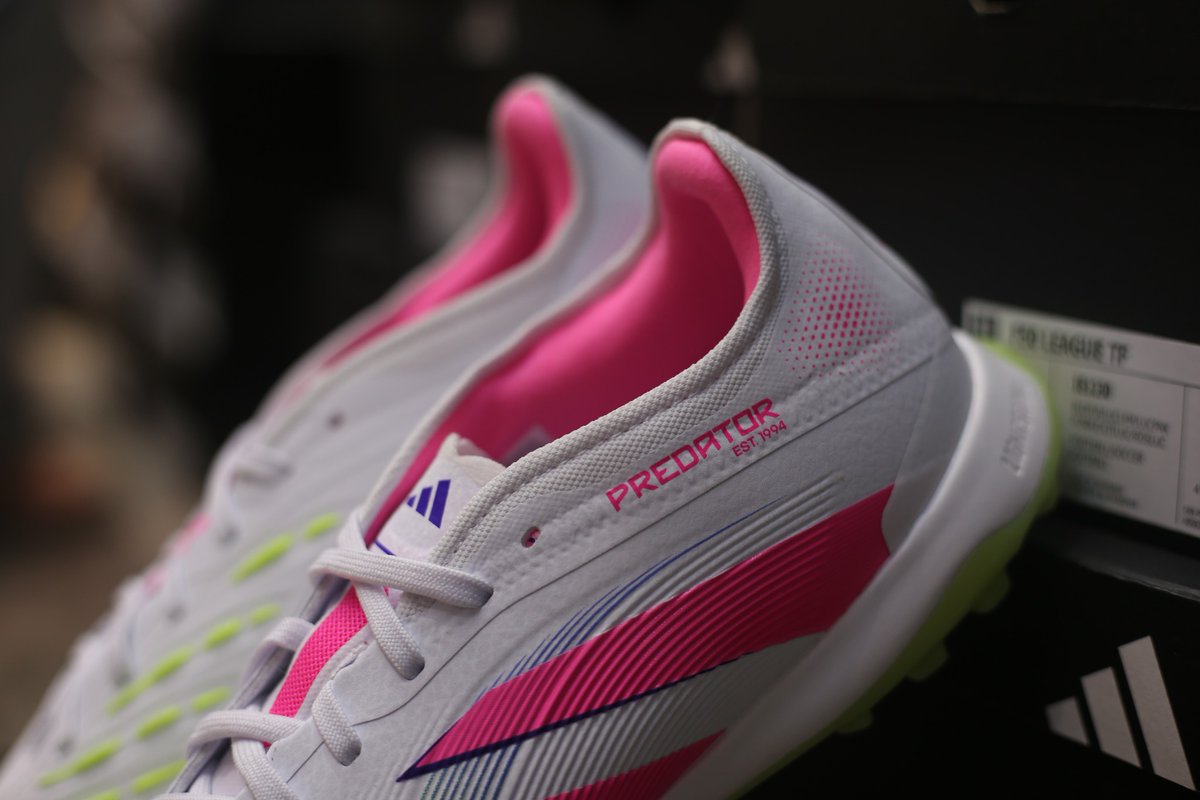 RacineSport's tweet photo. Tu rates des passes et tu crois que c’est ton coéquipier ?
C’est tes chaussures, frérot.
Change de game.
𝗔𝗱𝗶𝗱𝗮𝘀 𝗣𝗿𝗲𝗱𝗮𝘁𝗼𝗿 – 𝟰𝟵 𝟵𝟬𝟬 𝗙 𝗖𝗙𝗔 𝗰𝗵𝗲𝘇 𝗥𝗮𝗰𝗶𝗻𝗲 𝗦𝗽𝗼𝗿𝘁.

#AdidasPredator #RacineSport #FootballStyle #PromoFoot #ChaussuresFoot https://t.co/rbVWvbtY9a