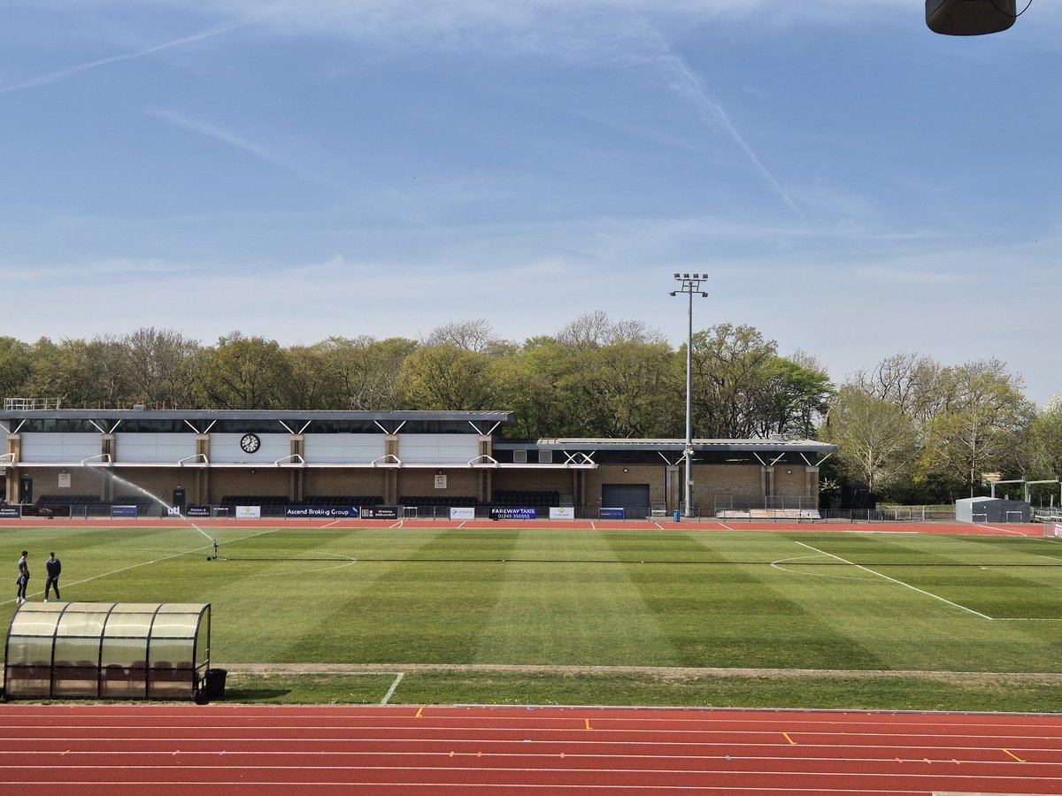 AdamGroundsman's tweet photo. @OfficialClarets vs @ETFCOfficial https://t.co/CwUtA8TDSh