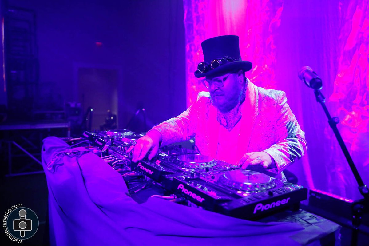 wesmasonmedia's tweet photo. Dance at Station Unity 2021, Gaylord National Resort & Convention Center in the D.C. metro area.
https://t.co/8bjI1hiAan
#stationunity #cosplay #scififantasy #anime #wmm #photography #dc #DJmusic https://t.co/tPluwg5A4n
