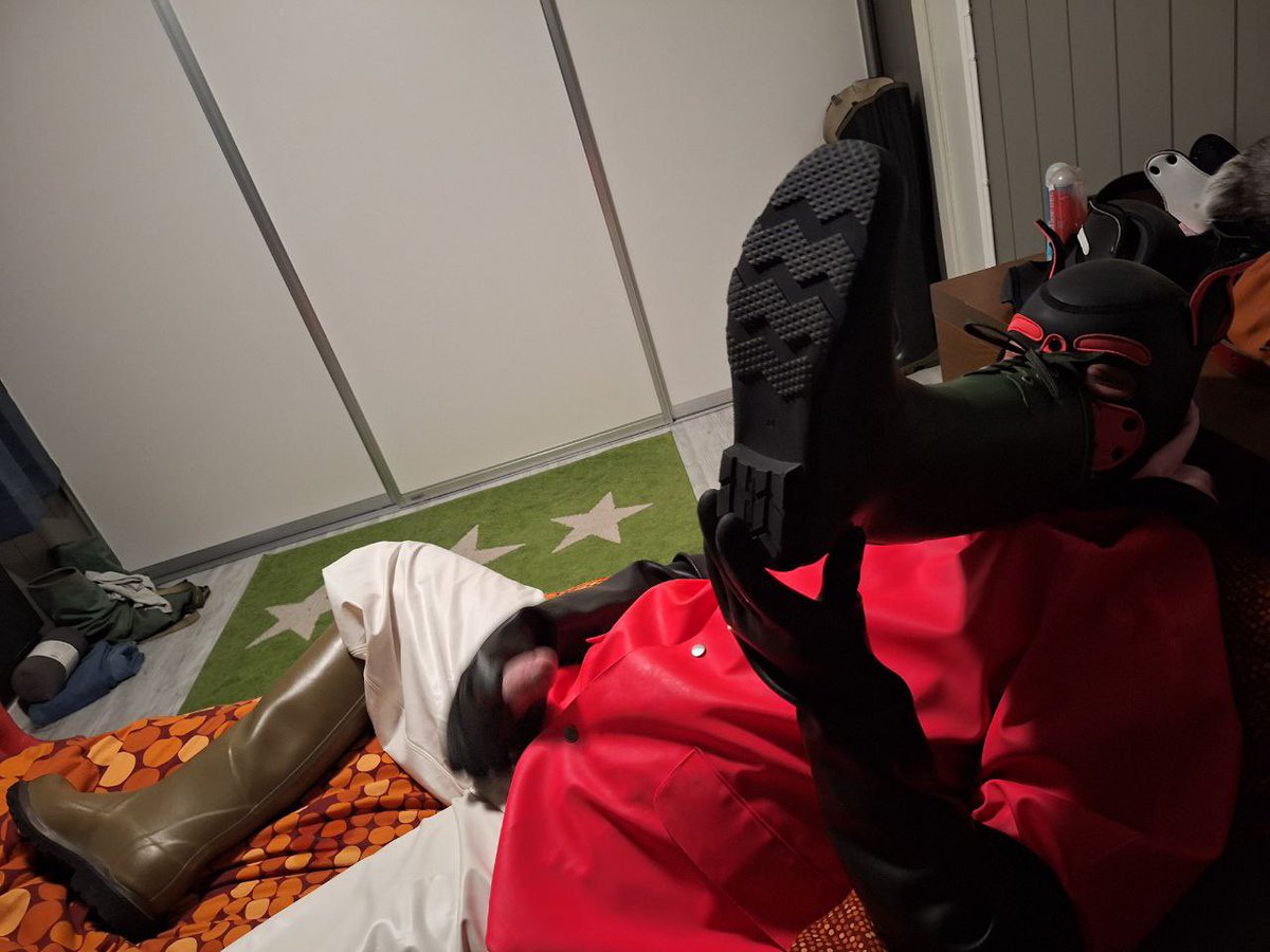 Had some fun🐶👅😈😋 Love the warm boots 😋😋