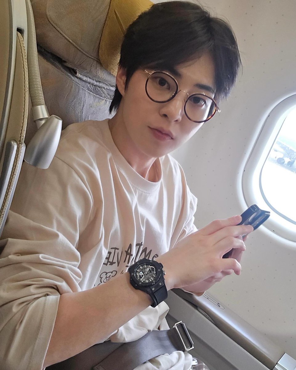 knockknock0408's tweet photo. XIUMIN ins : 🎁 https://t.co/KSL6TWWwSa