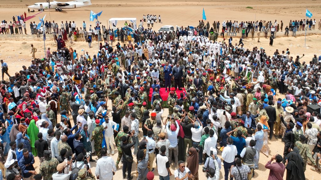 PArlaadi's tweet photo. Waligooda ayey gob ahayeen mamul gobaledka SSC khatum waligoodana way utgaanayeen midnimada Somalia guul iyo goba nimo waxan Sido kale rajeyna mamul gobaleedka somaliland inu kusoo biiro midnimada Somalia 🇸🇴 https://t.co/oAXLJsrjZC