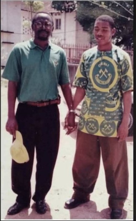 ShijaShibeshi's tweet photo. Huyu ndiye anayeitwa Mwenyekiti wa Tume ya UCHAGUZI akiwa na MADIRU!!
HAKIKA wakati Umefika Wa Kuandika Historia ya CHAGUZI za Nchi YETU kwa kukabiliaha na Hawa WATESI.
Tukisema #NoReformsNoElection tunamaanisha kutoka Moyoni kabisa. https://t.co/lBSDNIZrKN
