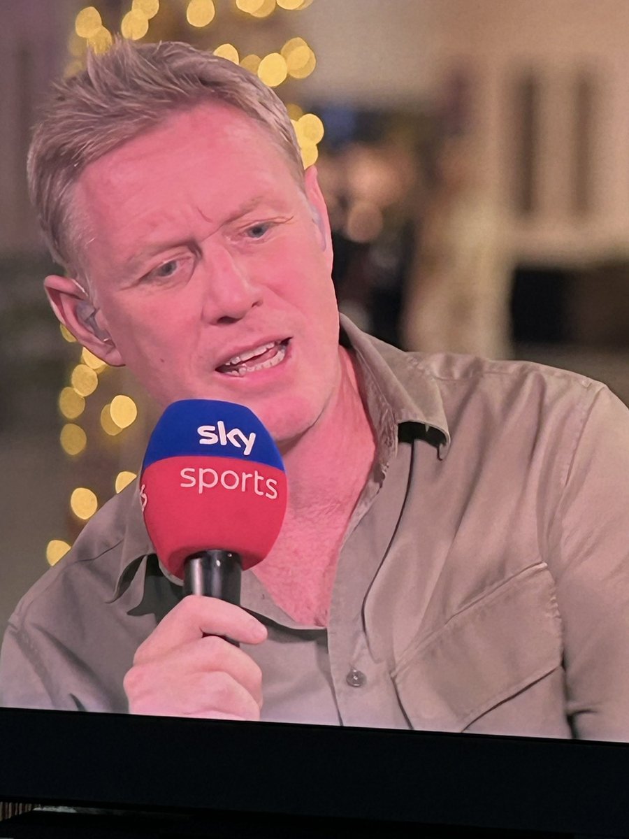alank75's tweet photo. @SkySportsF1 Someone forgot to pack their suntan lotion!! @simon_lazenbyF1 https://t.co/x0DyRoSoM9