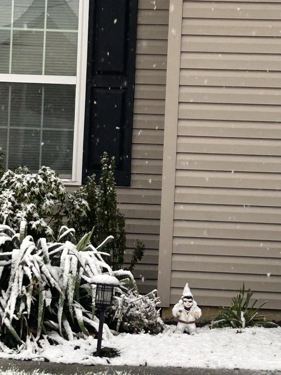 SimplyJessie73_'s tweet photo. Hey PA, why is it snowing right now ?π€βοΈ #itsapril https://t.co/y6Gaa7cNJg