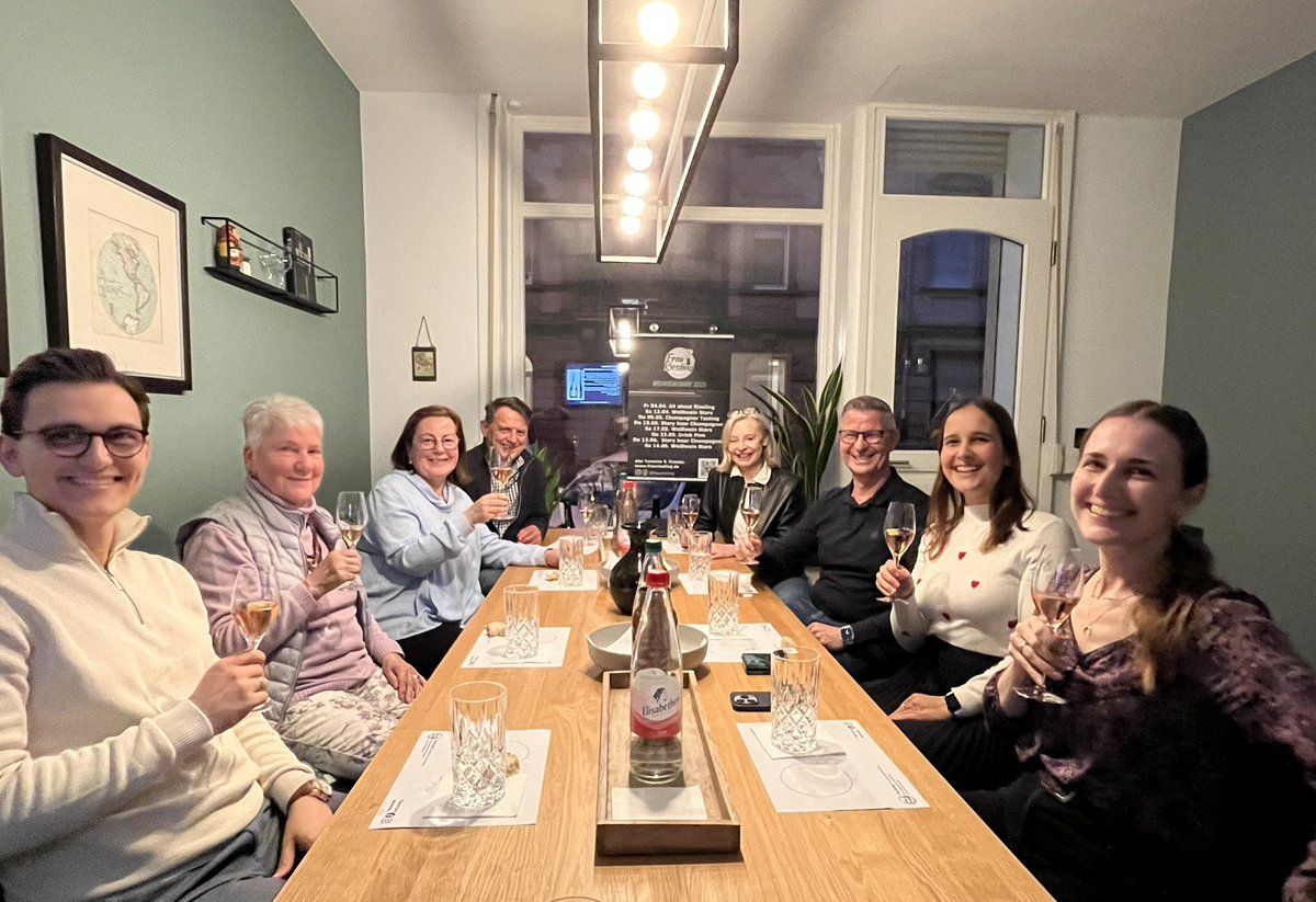 Ein prickelndes Weinseminar 🥂 Champagner Tasting bei #frauriesling mit einer tollen Gruppe 🤩🙏 #weinseminare #champagner