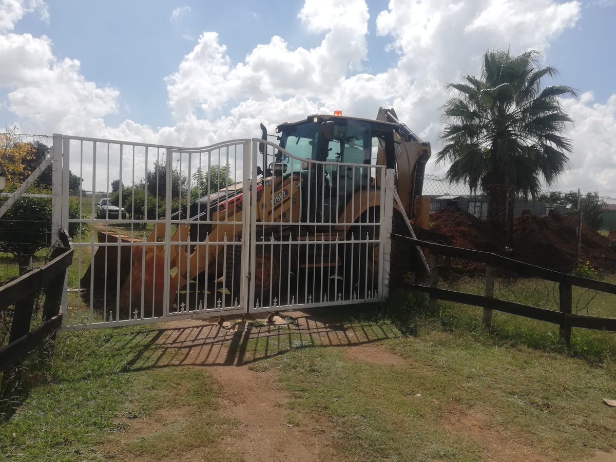 🚨 Update: Emfuleni Sewage Leak Finally Being Fixed Today, repairs are finally underway — thanks to DA pressure and our public exposure of this health disaster.
🎥 Watch the video that sparked action: youtu.be/8rKhpgcoLMY
👆
#FixEmfuleni #SewerScandal #DA_GPL <a href="/kingsoljr/">kingsol chabalala</a>