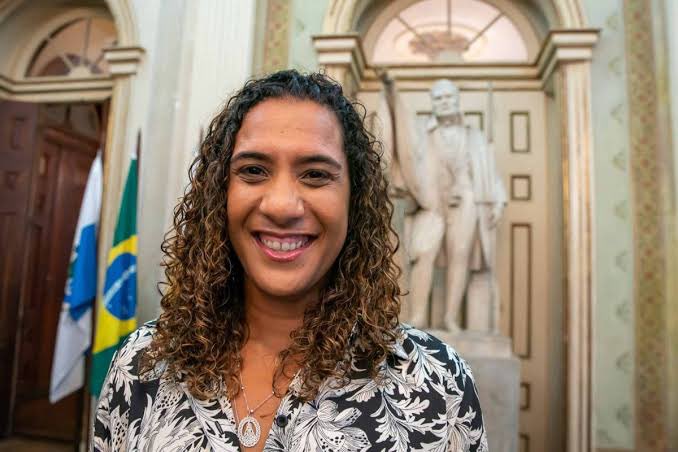 gzs53's tweet photo. Alguém viu essa mulher indignada pela soltura do cara que mandou matar sua irmã? https://t.co/giV9UKulgC