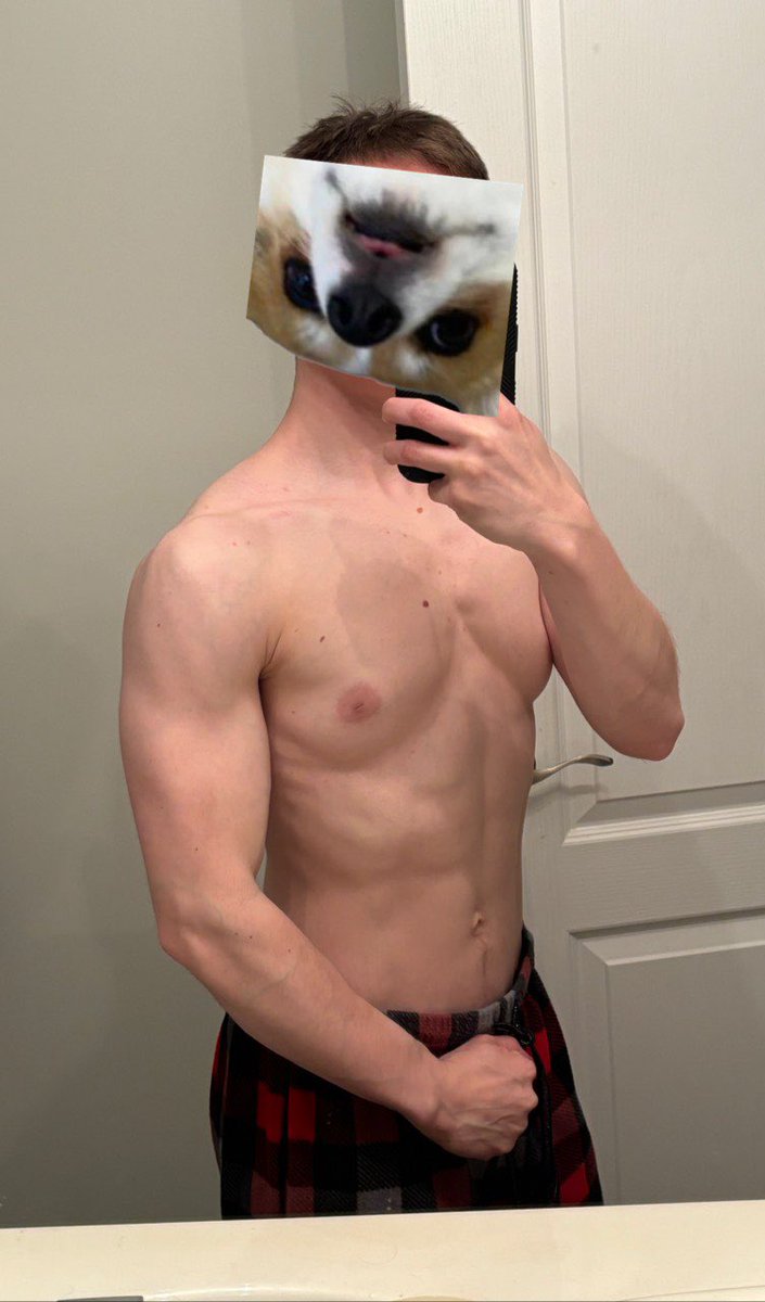 tigerwolf130's tweet photo. Didnโt post this yesterday, so making the hashtag #strongsaturday https://t.co/myDgWlGKUS