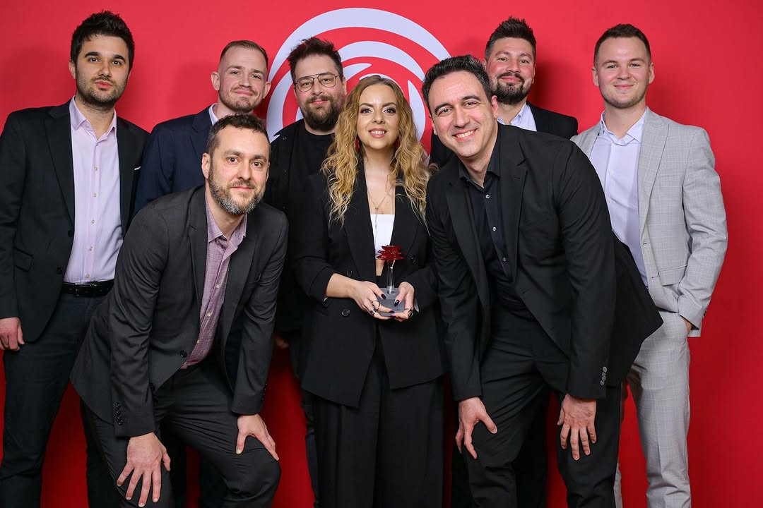 Otišli smo se podružiti i zabaviti, a vratili smo se s Večernjakovom ružom! Nezaboravna večer, veliko priznanje i nestvarno iskustvo. Hvala što nas pratite i volite, hvala za svaki klik i svaki glas.