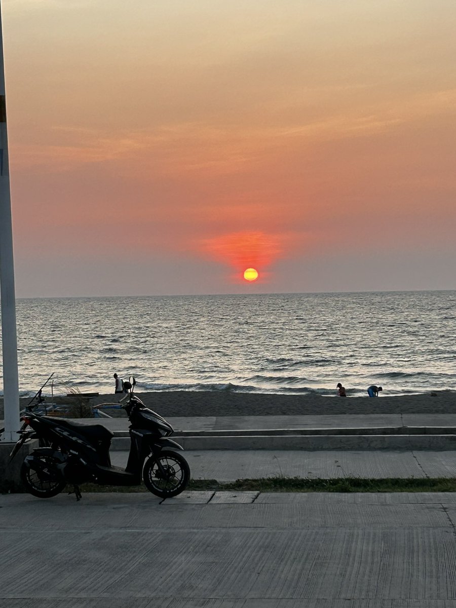 BudRante's tweet image. Sunset @ #beach
#MBLC Metro  Baguio #Lions Club 
District 301C
3rd #charity work 4 APHRIL 
(Quadriplegic n #Blind) girl
2nd #Environmental beach cleanup

Owner Pres Ray Olarte
&amp;amp; Dr. Annie✅Annie’s Place #Agoo Launion

@TVPatrol @gmanews @cnnbrk
#PBBM @tsuperdaddy @GregSison0812