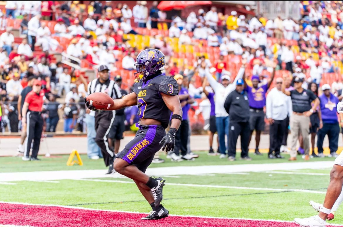 litoonkd1's tweet photo. Today I will  be visiting  miles college. Looking forward to seeing the campus and the coaches and there facility
@Jarius540680 @JK_FB7 @KSmithLawson @JkyEdwards_ @Elijah10_ https://t.co/5MvD9feYjk