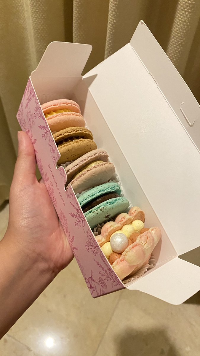 merylnotstreep_'s tweet image. Hari ini puas2in makan enak sebelum kolonoskopi Selasa depan dan udah mulai ranap lusa ini

Aku yg ajakin adek nemenin tapi ortu gabisa jadinya berdua muter2 dan jadinya kami masing2 belanja juga😌

Dulu gw ama adek gw bakuhantam sekarang akur kea komplotan. Well #siblingscore 🙃