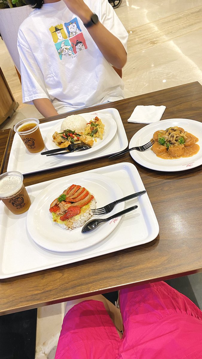 merylnotstreep_'s tweet image. Hari ini puas2in makan enak sebelum kolonoskopi Selasa depan dan udah mulai ranap lusa ini

Aku yg ajakin adek nemenin tapi ortu gabisa jadinya berdua muter2 dan jadinya kami masing2 belanja juga😌

Dulu gw ama adek gw bakuhantam sekarang akur kea komplotan. Well #siblingscore 🙃