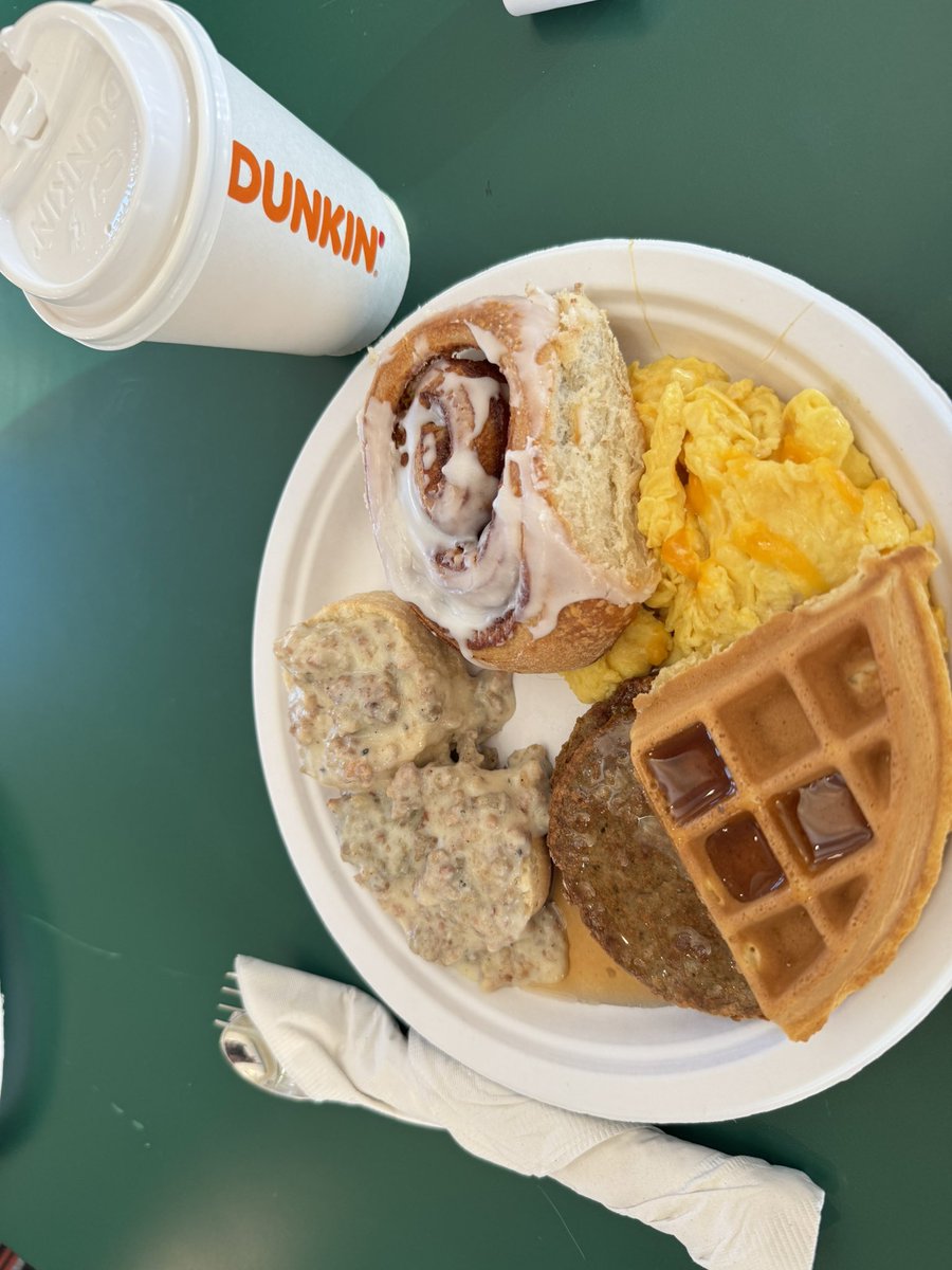 Good Morning Campers! What a beautiful start to this beautiful day with an amazing breakfast! Thank you <a href="/AnthonyMunozHOF/">Anthony Muñoz</a>  <a href="/MunozFoundation/">Anthony Muñoz Foundation</a> for this amazing food! <a href="/MiddletownOH/">Middletown City Schools</a> <a href="/Creekvw_Tweets/">Creekview Elementary</a> <a href="/MMSMiddies/">MMS</a> <a href="/Highview6th/">Highview 6th Grade Center</a>