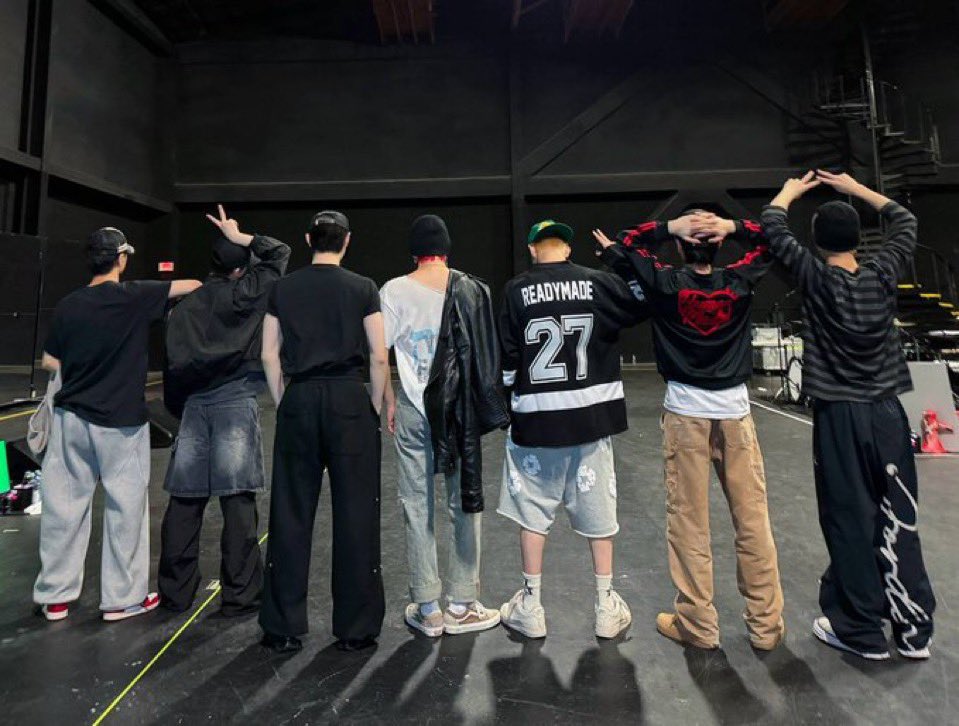 if you were here before the official coachella performance, drop the tags! ⭐️

#ENCHELLA #COACHELLA2025 #ENHYPEN