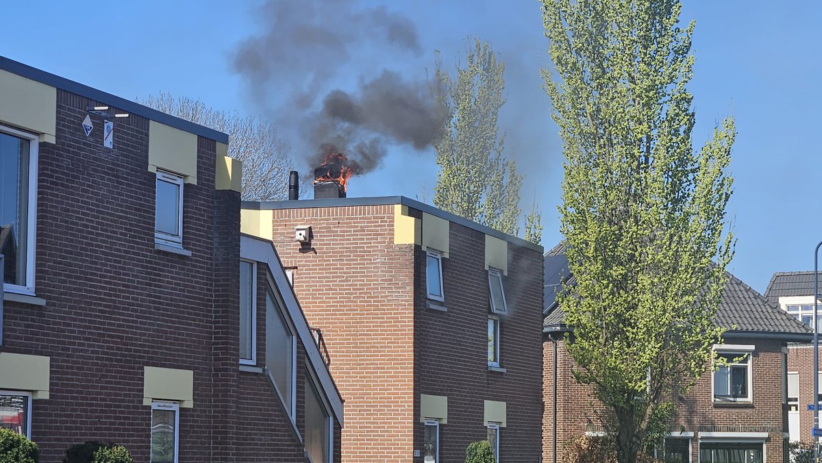 Keukenbrand in Terborg: vlammen uit dak