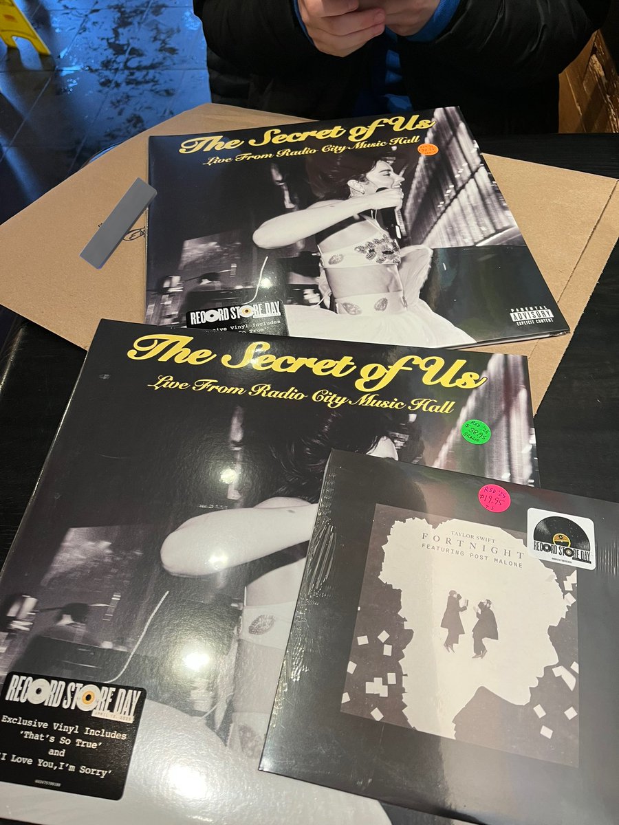 happy record store day! <a href="/kayscardigann/">kayla ✩</a>