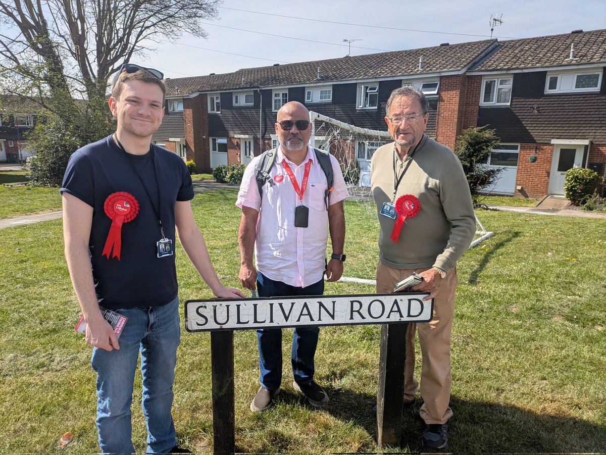 schofis's tweet image. First session of our Labour campaigning weekend in St Michael's Camberley (Surrey Heath). Good conversations on the doorstep and lots of sunshine!