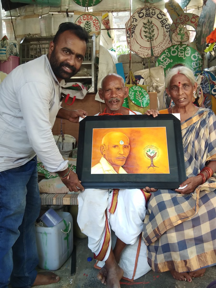 SaveGirlChild3's tweet photo. 🙏🙏🪴🪴*_తరగని ఆస్తిని పచ్చని చెట్ల రూపంలో మనకు ఇచ్చిన అసలైన అభివృద్ధి ప్రధాత, చెట్లు నాటేందుకే బతికిన ధన్యజీవి, వనజీవి రామయ్య గారికి నివాళి.._*🪴🪴🙏. @PMOIndia @SajjanarOffice     @elonmusk @AndhraPradeshCM @TelanganaCMO  @savetrees https://t.co/5kGmzUz17H