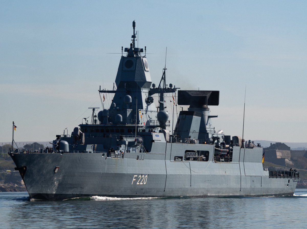 WarshipCam's tweet photo. German Navy Sachsen-class air defence frigate FGS Hamburg (F220) coming into Plymouth, England - April 11, 2025 #fgshamburg #f220
SRC: TW-@TomLeachPhotos https://t.co/tYKB71ZHjv