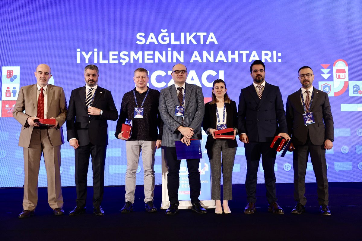 Van-Bitlis-Hakkari Eczacı Odası olarak, Türk Eczacıları Birliği tarafından “Sağlıkta İyileşmenin Anahtarı: Eczacı” temasıyla düzenlenen 17. Türkiye Eczacılık Kongresi’ne katılım sağladık.