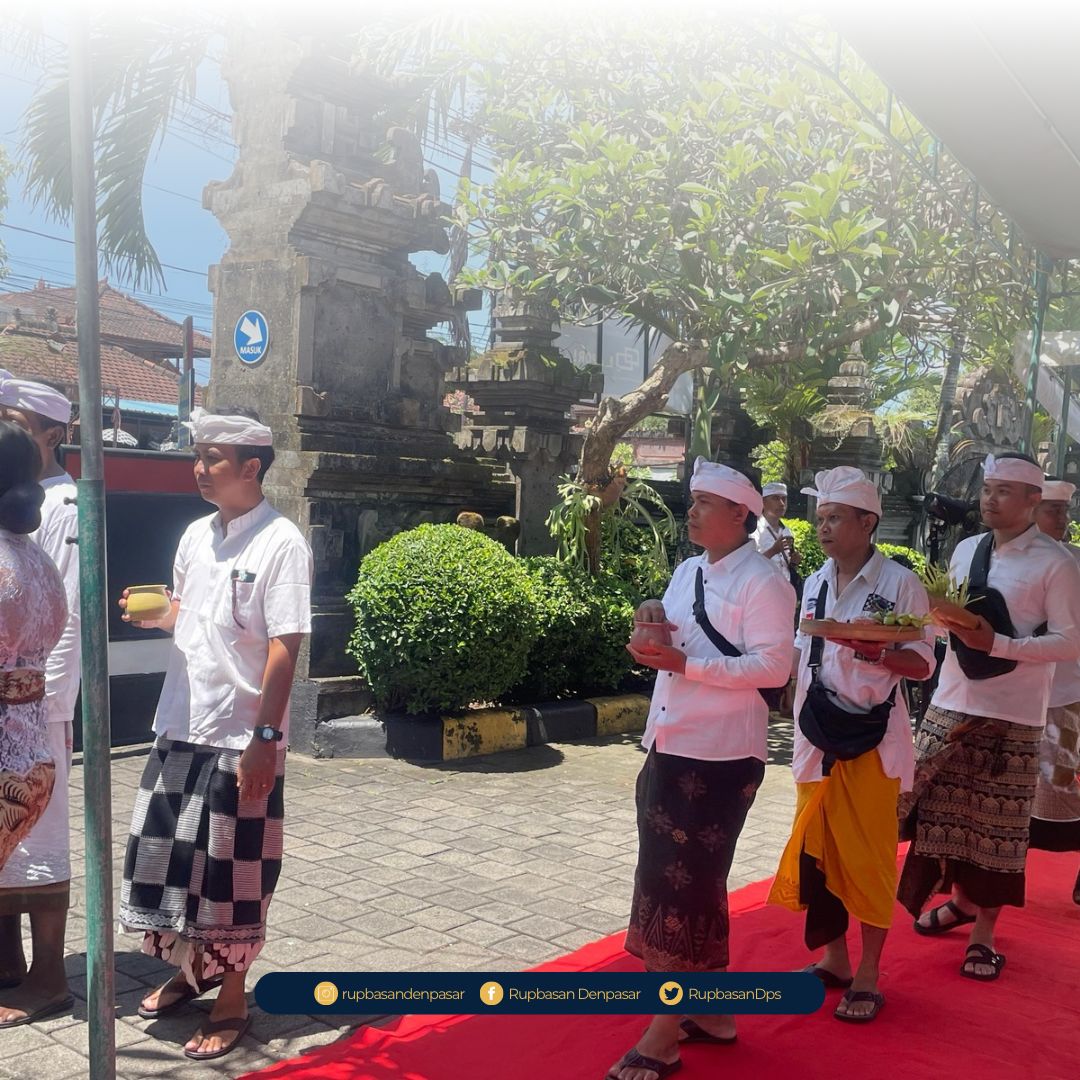 RupbasanDps's tweet photo. Purnama Kedasa, Pegawai Hindu Rupbasan Denpasar Gelar Piodalan

https://t.co/ETVPfyj9qw

https://t.co/13PtPUAWZC https://t.co/jh6JiGnEFQ