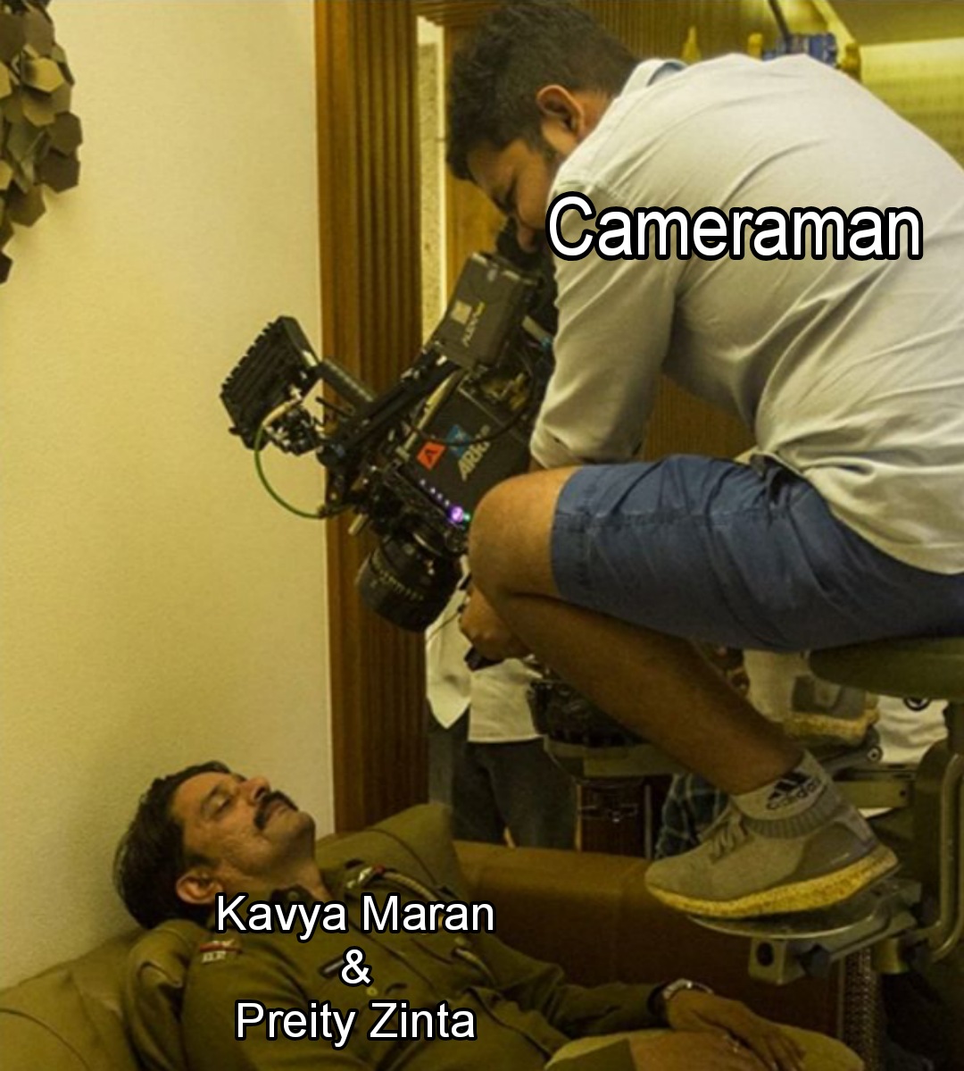 wittybinod's tweet photo. IPL cameraman today 
#SRHvsPBKS https://t.co/eHNdLnJtLw