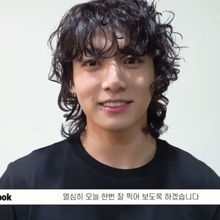 adoregukie's tweet photo. Curly mullet Jungkook https://t.co/ugR3PHcDAY