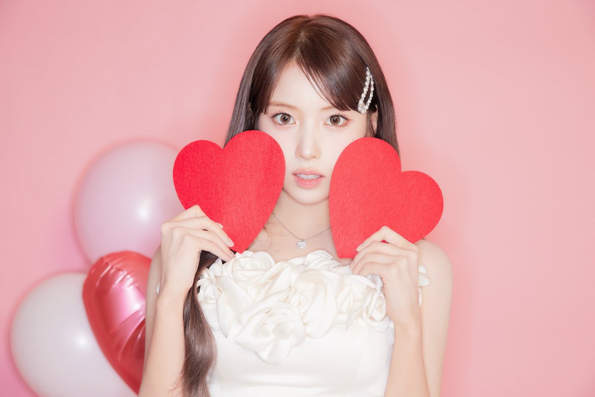 kchartsmaster's tweet photo. Happy 20th birthday to JIWOO of NMIXX! https://t.co/QWgGZ0u1eW