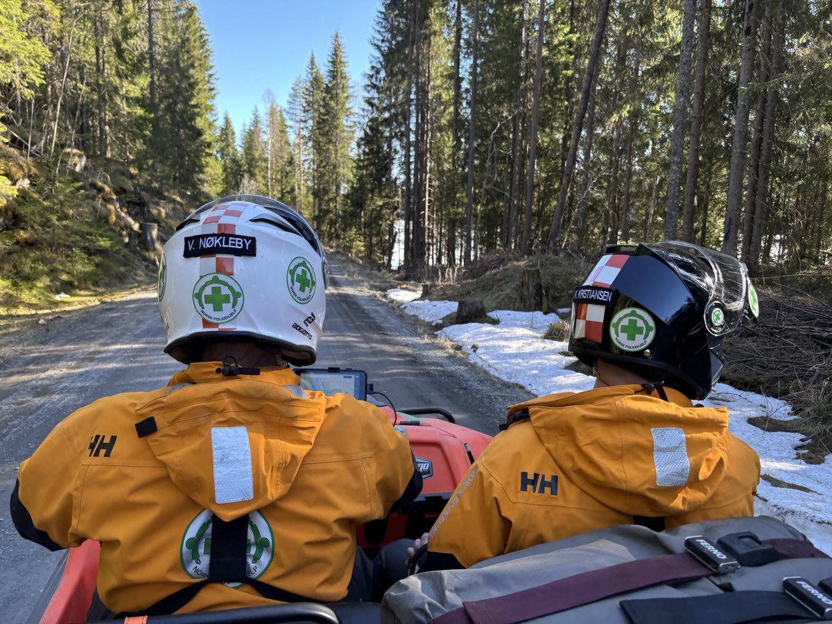 NFFollo's tweet photo. Vi er i innsats i #Nordmarka med ti mannskaper. Søk etter savnet mann i 40-årene. https://t.co/YhFWLI427v
