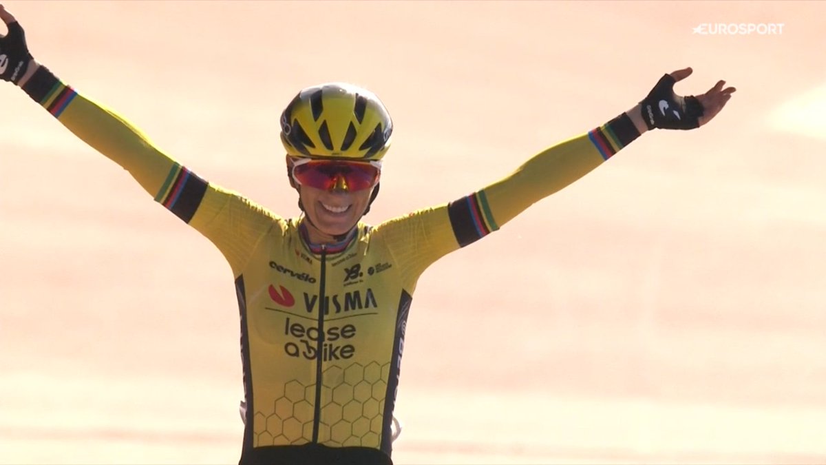 Pauline Ferrand-Prévot (33 ans) après 6 saisons loin de la route: 
- victoire sur #ParisRoubaixFemmes 
- 2e du Tour des Flandres
- 3e des Strade Bianche
- 12e de Milan San Remo (4e avant déclassement)

"Je veux gagner le Tour de France d'ici les 3 ans", a encore rappelé PFP. 
👑
