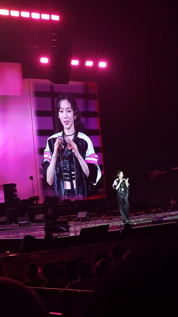 cheuw's tweet photo. Jaketnya Taeyeon yg ini ada dijual ga sii ? Lucuu amaaaatt mau jugaaa 🤏🏻🤏🏻🤏🏻 https://t.co/HOGkh8xspg