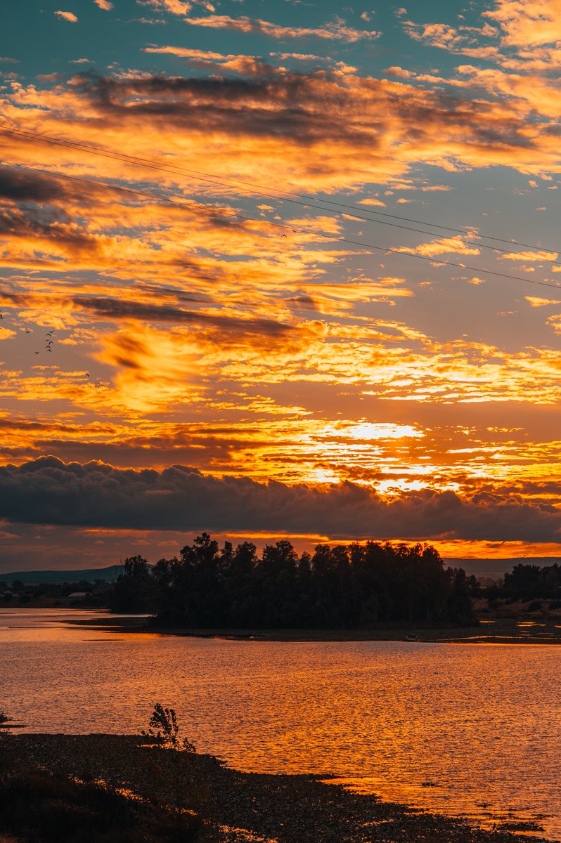 ۞ Ibn_Marwan de Badajoz ۞ (@ibn_marwan_) on Twitter photo Y luego está Badajoz capital, la ciudad del Oeste que regala unos atardeceres de escándalo 🌇😍
Que seamos la mas DESCONOCIDA E INFRAVALORADA de España no quiere decir que no tengamos nada que ofrecer.
🗳️ Vota #Badajoz
🔄 Retuitea
🤽🏽♂️ Pásalo
📸 <a href="/EstebanDePeral1/">EstebanDePeralta Photography</a>
<a href="/paabloestevez/">Pablo Estévez</a> Y luego está Badajoz capital, la ciudad del Oeste que regala unos atardeceres de escándalo 🌇😍
Que seamos la mas DESCONOCIDA E INFRAVALORADA de España no quiere decir que no tengamos nada que ofrecer.
🗳️ Vota #Badajoz
🔄 Retuitea
🤽🏽♂️ Pásalo
📸 <a href="/EstebanDePeral1/">EstebanDePeralta Photography</a>
<a href="/paabloestevez/">Pablo Estévez</a>