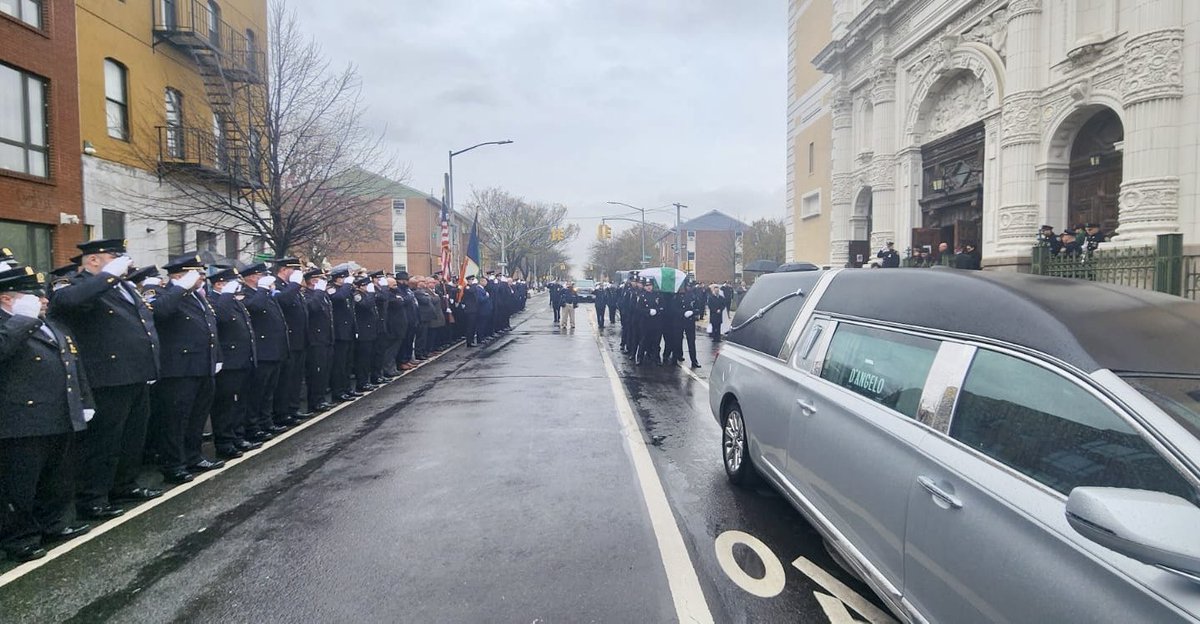 NYPDCeremonial's tweet photo. Active Detective David Rodriguez was assigned to Gun Violence Suppression Division. 

Detective Rodriguez’s family was presented with our department flag in his honor. 

May he rest in eternal peace.
#NeverForget 
@NYPDnews https://t.co/mDytU6l6GV