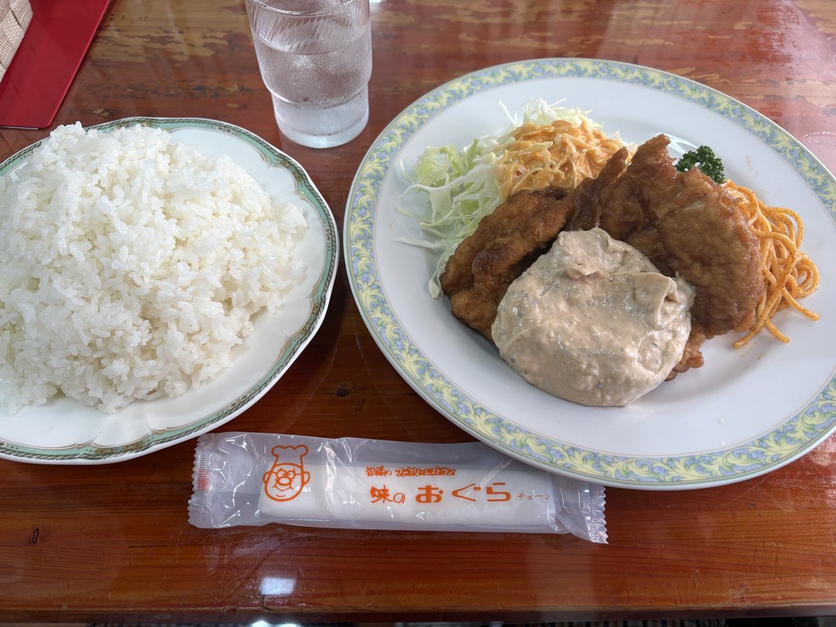 surree11e's tweet photo. さっき会った外国人めちゃくちゃ男前で笑うと可愛すぎなのビビった。飯も温泉も出会いも最高なんやけど？ https://t.co/wo20Pedaul