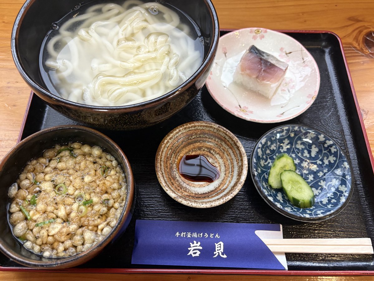 surree11e's tweet photo. さっき会った外国人めちゃくちゃ男前で笑うと可愛すぎなのビビった。飯も温泉も出会いも最高なんやけど？ https://t.co/wo20Pedaul