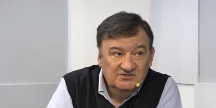puesterosradio's tweet photo. 🚨#AHORA 🗣️#ENTREVISTA
🐄Tras los últimos anuncios gubernamentales, charlamos sobre ganadería con @kohn_federico, docente y consultor de empresas agropecuarias
👂Acompañanos en #Puesteros hasta las 13 por https://t.co/f9PykvYJqs https://t.co/hVTmCy6Np0