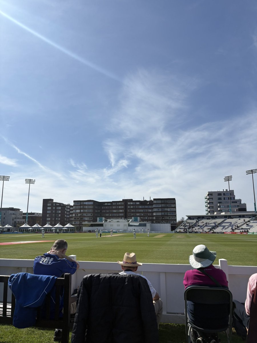 Great morning session that from <a href="/SussexCCC/">Sussex Cricket</a>. Will take a 93 run lead at the end of the first innings from both sides against last years 2nd place side! #GOSBTS