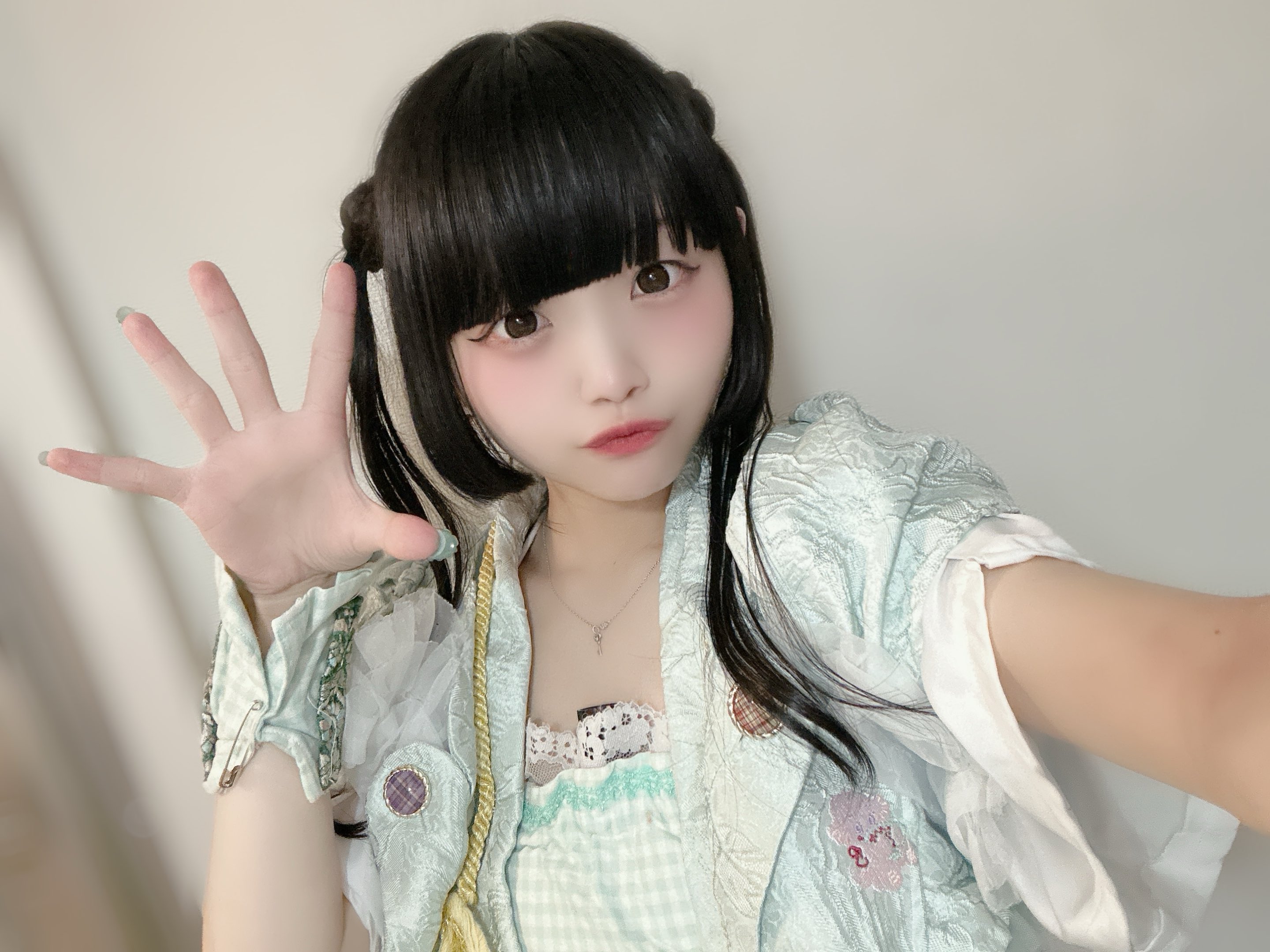 寝こもち (@srzks_komochi) / X