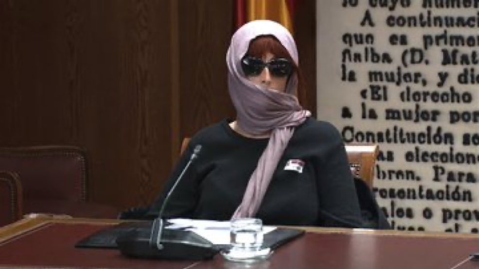 La sesión clínica de después de la guardia dando explicaciones de las 3 cesáreas de ayer