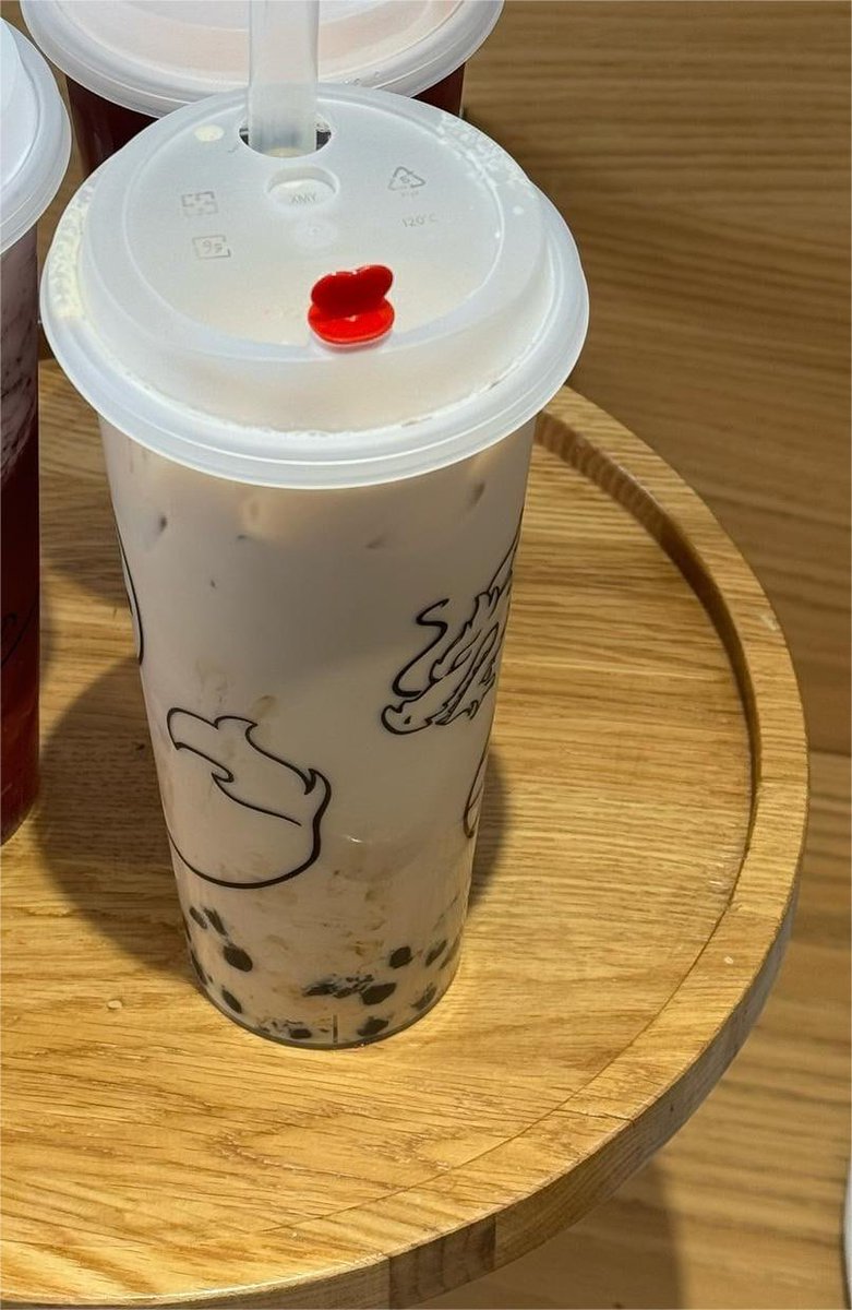 Vikramsingh678's tweet photo. "Enjoying a delightful cup of bubble tea in Dadar, Mumbai. A perfect burst of flavor and fun in every sip.  
#BubbleTeaLovers 
#DadarDelights 
#TasteTheJoy" https://t.co/hynJjDWQbw