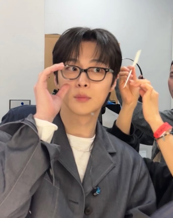 kdrama_menfess's tweet photo. •kdm• uri banjang/bartender/sadboy/putera mahkota/CEO
new updated guys 😍😍 suka inhyuk di drma apa kalian? https://t.co/I4jbajQl4N