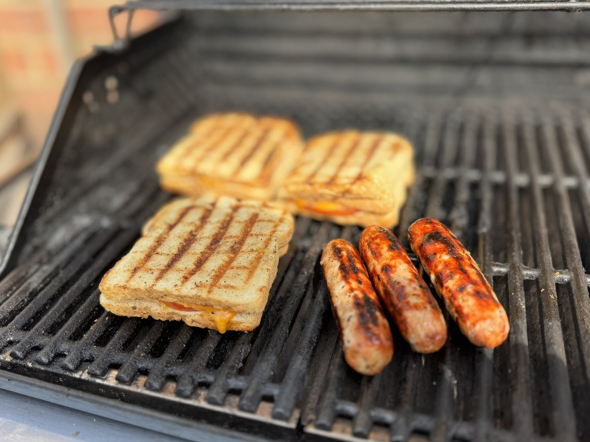 Inspired by <a href="/vonnie_aka_MB/">Mistress Baton</a> a while back… finally made braaibroodjies now the BBQ weather has arrived…

They were gorgeous, well worth the wait 😍