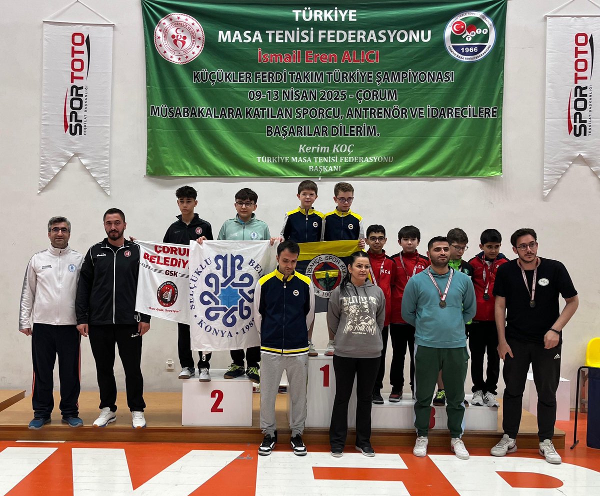 Selcuklubelspor's tweet photo. Tebrikler Ali Enes Seren! 🇹🇷🏓

Türkiye Masa Tenisi Federasyonu tarafından Çorum’da düzenlenen ‘Küçükler Masa Tenisi Türkiye Şampiyonasında Ali Enes Seren, çiftlerde Türkiye İkincisi olarak gümüş madalyanın sahibi oldu. 
Ali Enes, Türkiye Şampiyonası Genel Sıralamasında ise Türkiye birincisi olarak Balkan ve Avrupa Şampiyonasında ülkemizi temsil etmeye hak kazandı. Milli sporcumuzu ve antrenörlerini tebrik ediyoruz. 

#SporunMerkeziSelçuklu