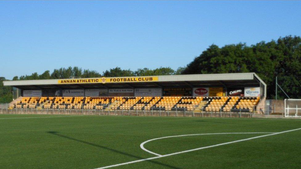 RPCowling's tweet photo. At the start of the season, me and Sam said we would try and get to Scotland for a Groundhop this season. It’s happening next Saturday!

Looking forward to getting to @AnnanAthleticFC vs @ArbroathFC in the Scottish First Division. 

#groundhopping https://t.co/x4orLr9I28