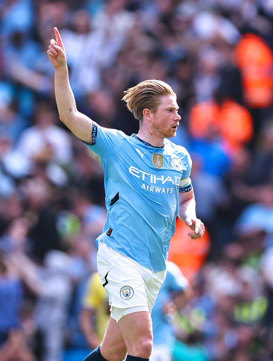 InsiderCity_Ar's tweet photo. أفضل لاعب وسط في تاريخ البريميرليغ. #KDB👑🇧🇪 https://t.co/gHSeS2FChv